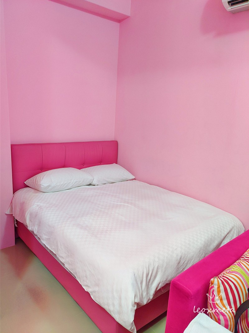 粉色床鋪