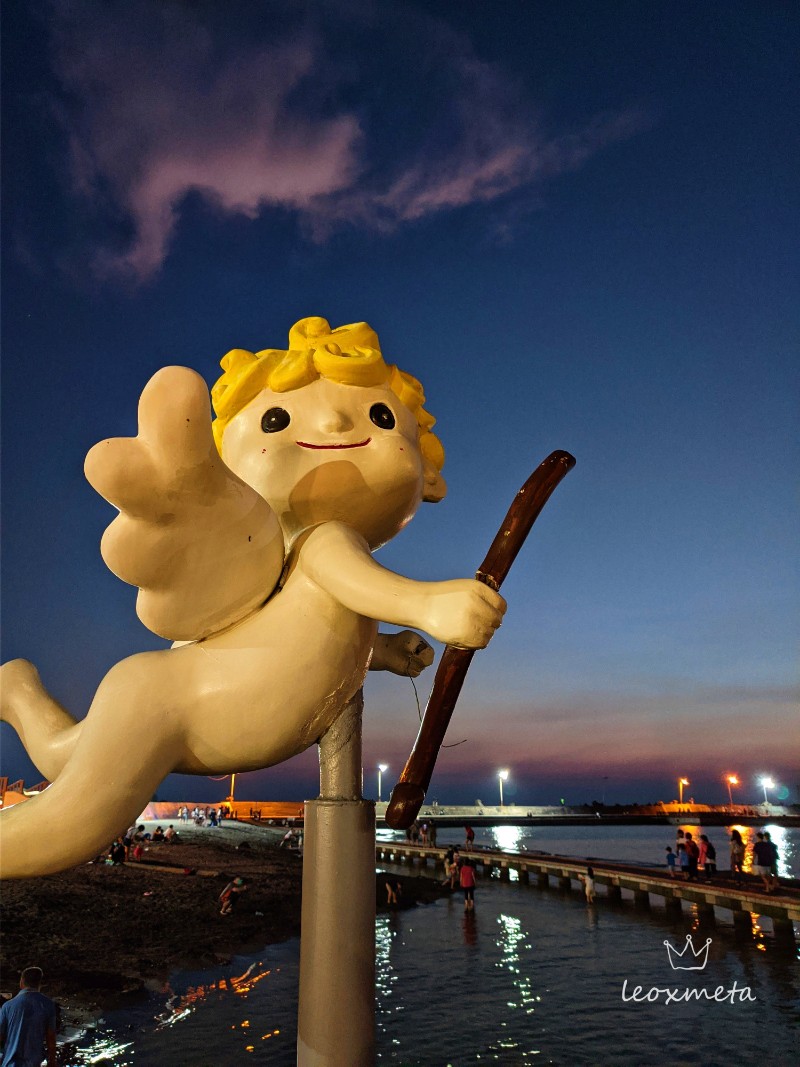 親子旅遊 高雄夕陽海岸 彌陀漁港海岸光廊 小天使雕塑