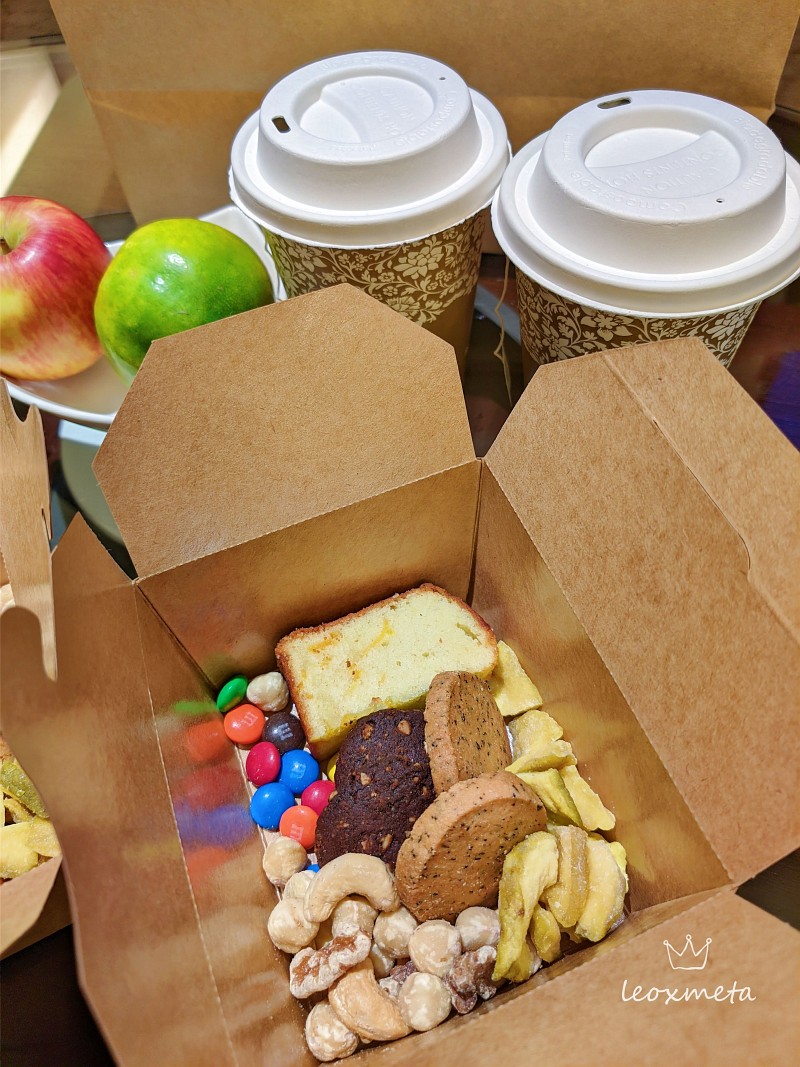 豪華閣餐盒點心-堅果、餅乾、糖果、果乾、麵包、薄荷茶