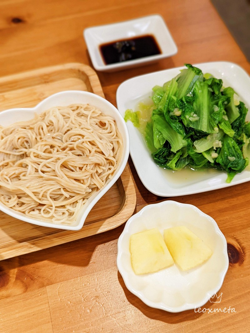 香菇雞套餐含麵線、青菜