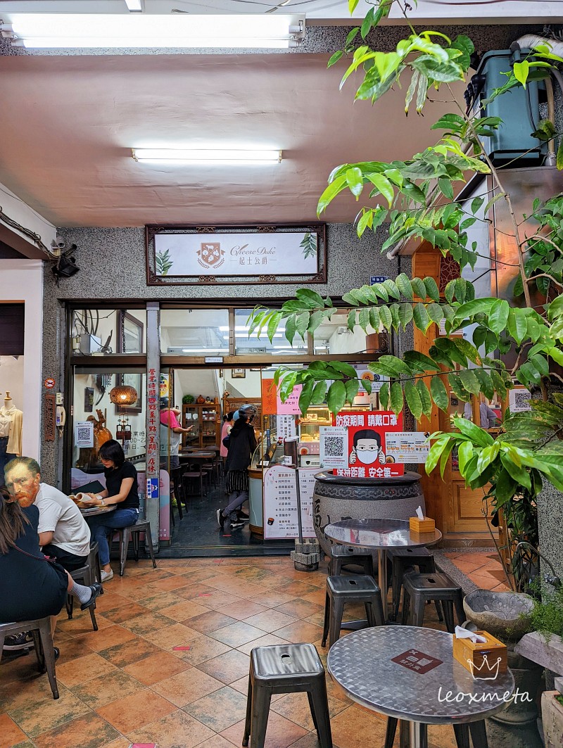 古色古香的風格,店內只有幾張桌子和店外的用餐空間