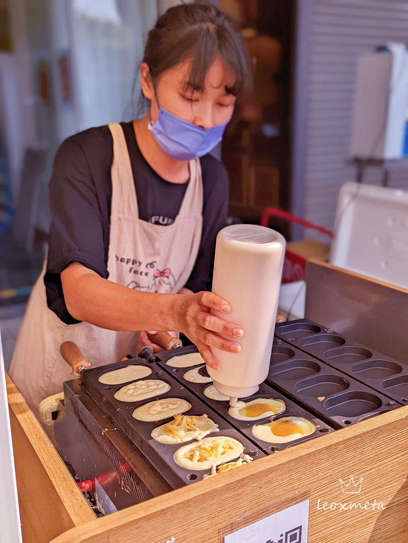 灑上配料再擠上新麵糊