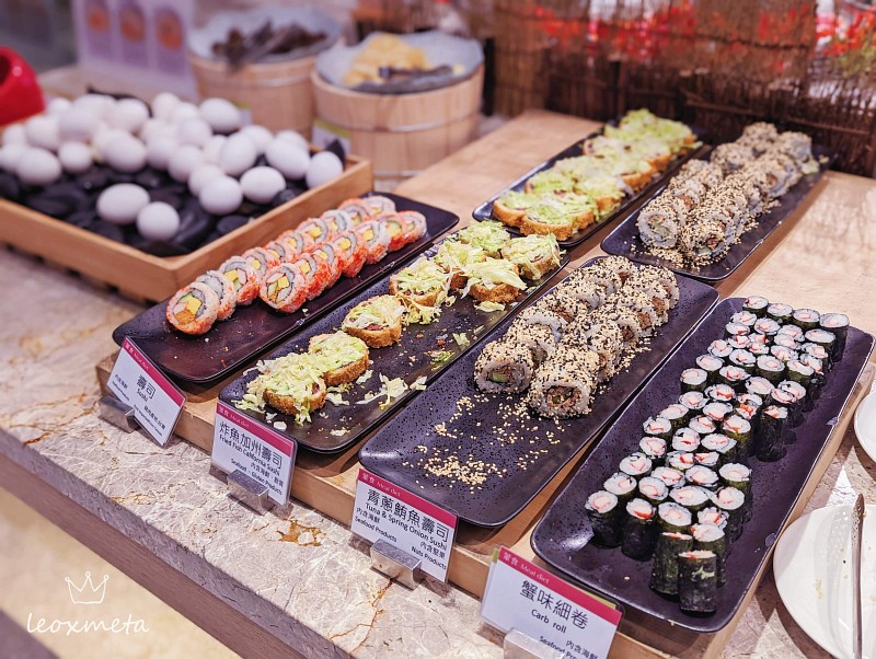 壽司、炸魚加州壽司、青葱鮪魚壽司、蟹味細卷